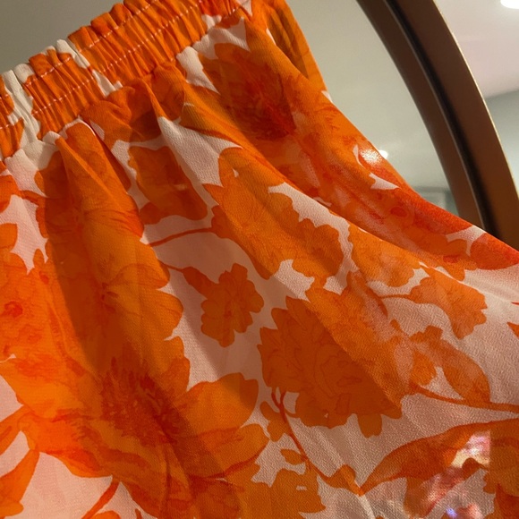 Sugarlips Romper. Size: Large. Orange and white flowers. NWT. Boutique. - Picture 5 of 9